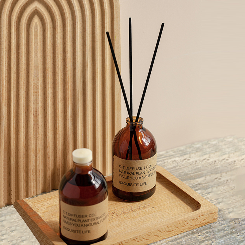 طقم ناشر عواد عطرية منزلية وشموع معطرة من M&Scent مع قلم حبر