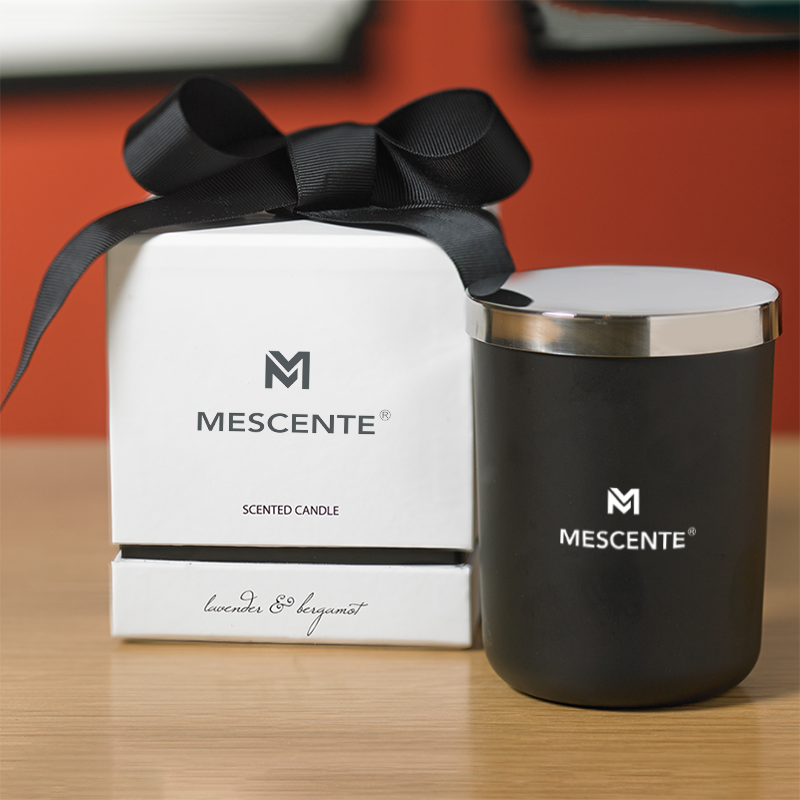 شمعة معطرة فاخرة من مجموعة M&Scent ذات العلامة التجارية الخاصة من مجموعة Paddywax Relish مع ملصقات بكميات كبيرة