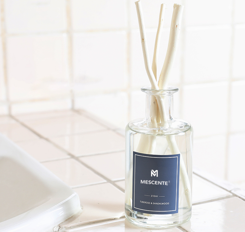 وصلت زجاجة لامعة جديدة من M&Scent إلى عام 2022، ناشر قصب أحدث تصميم