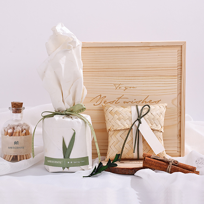 حاملة شموع خشبية فاخرة من M&Scent بملصق خاص معطرة مع صندوق