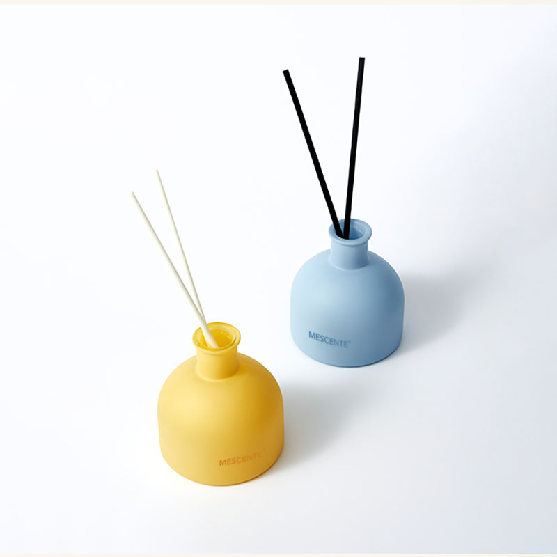 موزع عطري فاخر من M&Scent مع عصا الروطان