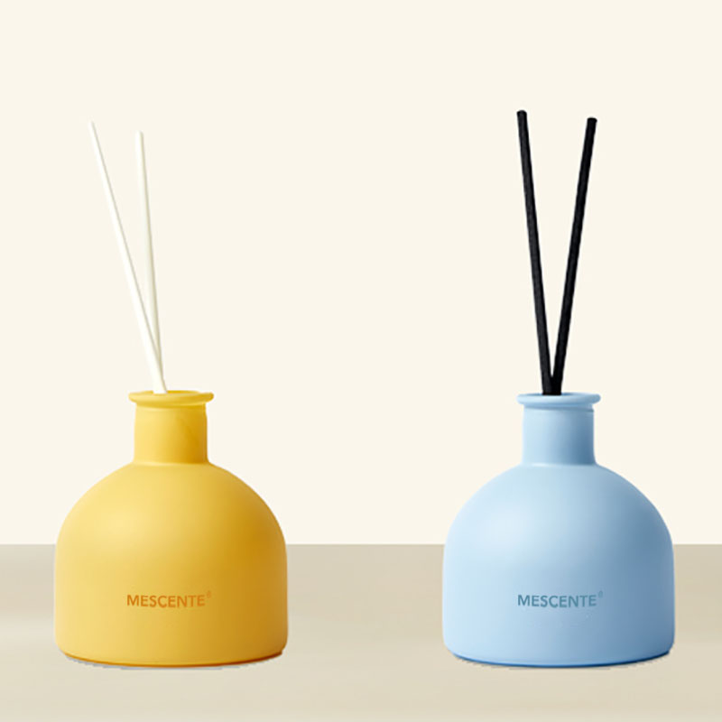 موزع عطري فاخر من M&Scent مع عصا الروطان