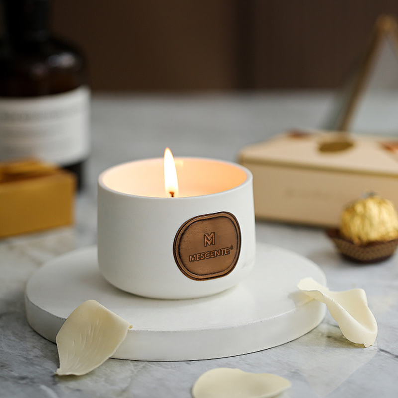 مجموعة شمع جوز الهند المعطرة المخصصة من السيراميك الخاص من M&Scent
