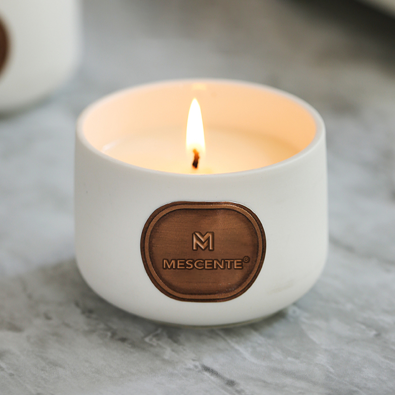 مجموعة شمع جوز الهند المعطرة المخصصة من السيراميك الخاص من M&Scent
