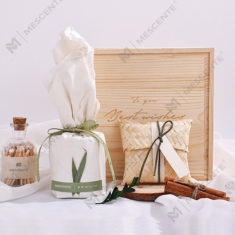 حامل شموع خشبي فاخر من M&Scent، علامة تجارية خاصة معطر بصندوق