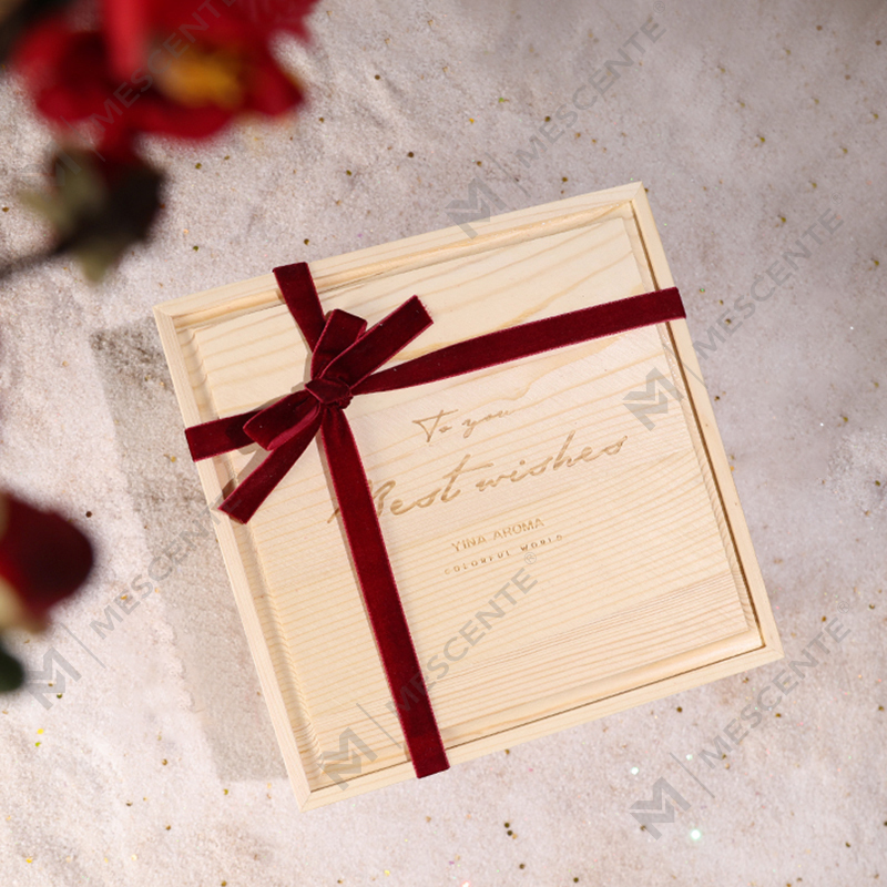 حامل شموع خشبي فاخر من M&Scent، علامة تجارية خاصة معطر بصندوق