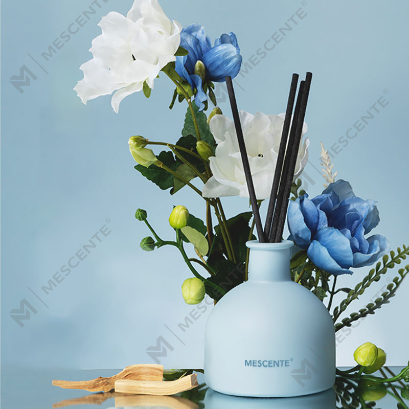 موزع عطر فاخر من M&Scent برائحة زيت عطري مع أعواد من الخيزران