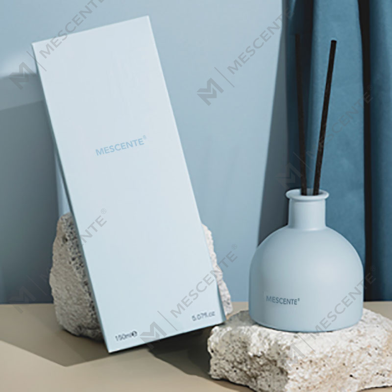 موزع عطر فاخر من M&Scent برائحة زيت عطري مع أعواد من الخيزران