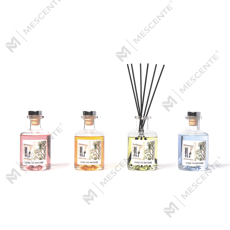 مجموعة هدايا من موزع الزيوت العطرية الفاخر المزخرف بزجاجة كبيرة من M&Scent مع زهرة مجففة
