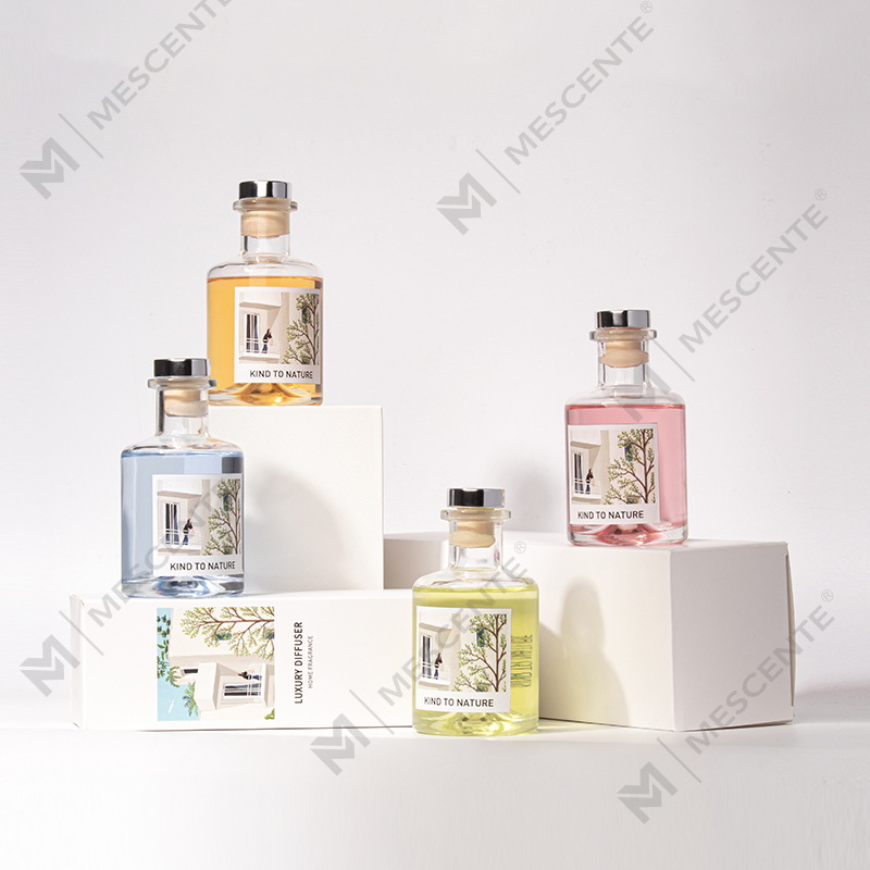 مجموعة هدايا من موزع الزيوت العطرية الفاخر المزخرف بزجاجة كبيرة من M&Scent مع زهرة مجففة