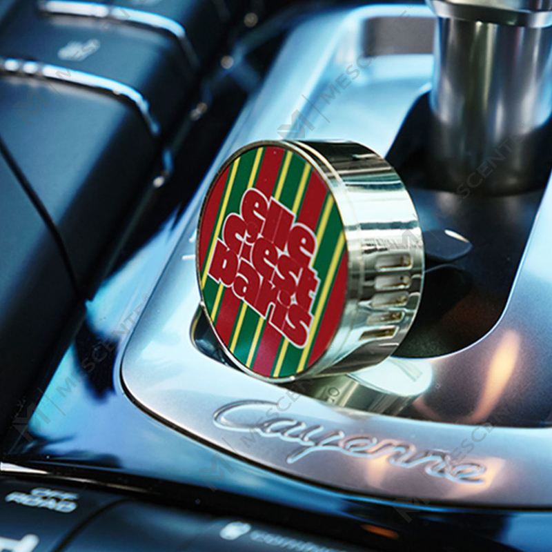 موزع معطر سائل فاخر للسيارات من M&Scent مع قلادة بمشبك معلق