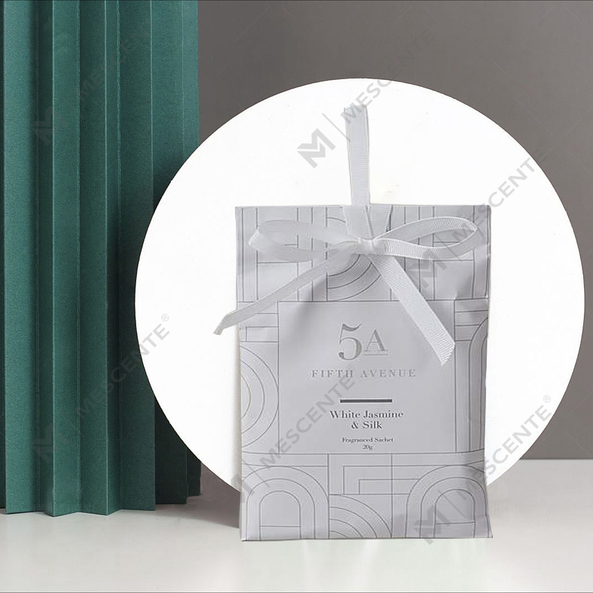 أكياس معلقة معطرة للأدراج والخزانات، وأكياس ورقية للعلاج بالروائح العطرية