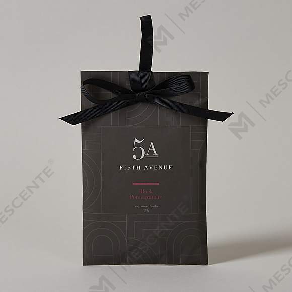 أكياس معلقة معطرة للأدراج والخزانات، وأكياس ورقية للعلاج بالروائح العطرية