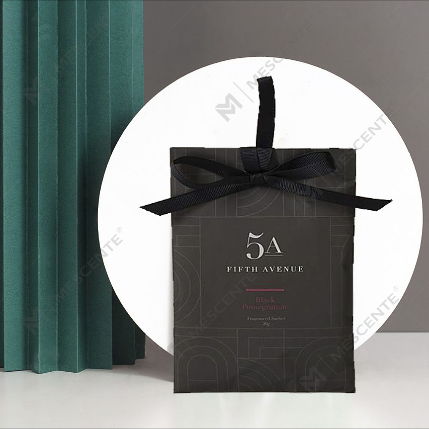 أكياس معلقة معطرة للأدراج والخزانات، وأكياس ورقية للعلاج بالروائح العطرية