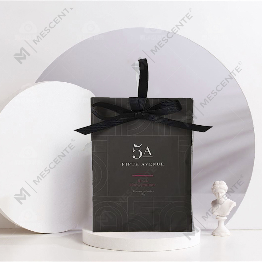 أكياس معلقة معطرة للأدراج والخزانات، وأكياس ورقية للعلاج بالروائح العطرية