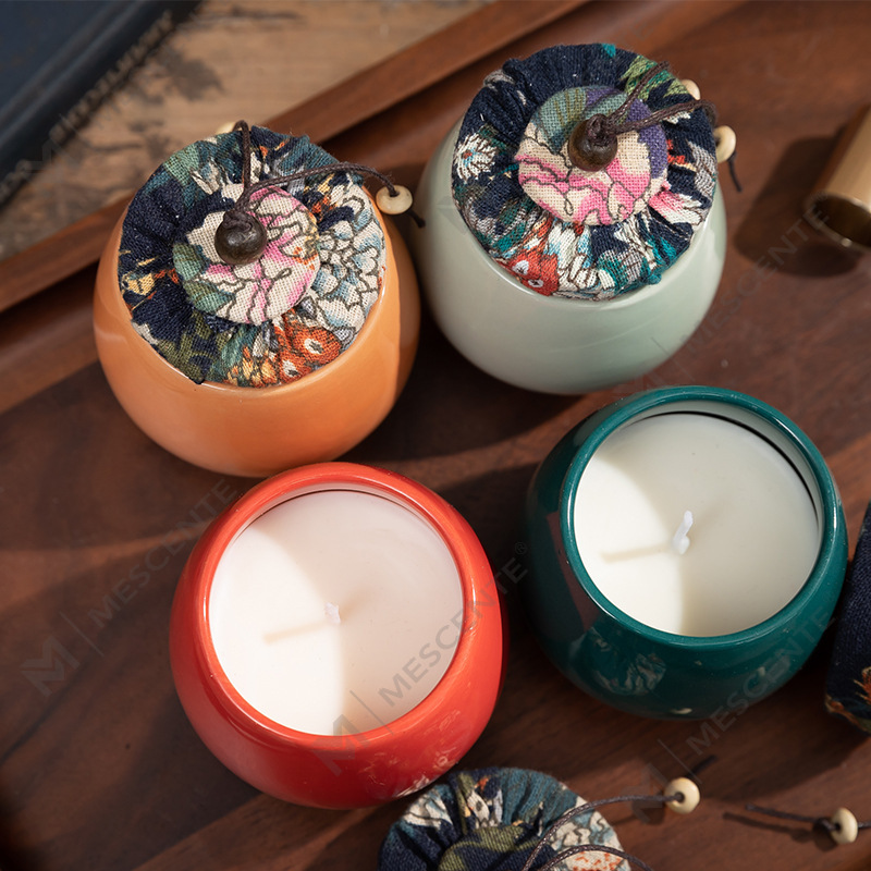 شمعة البارافين العطرية ذات العمود الخزفي الفاخرة من M&Scent للديكور بالجملة