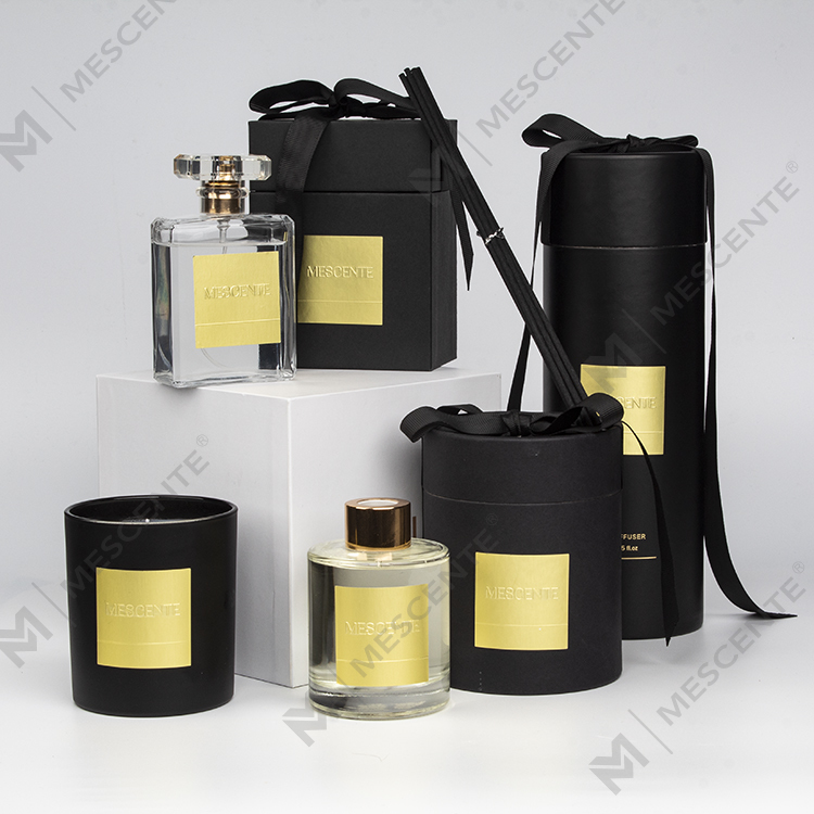 أوعية معطرة فاخرة من ماركة M&Scent خاصة معبأة في برطمانات من شمع الصويا بكميات كبيرة