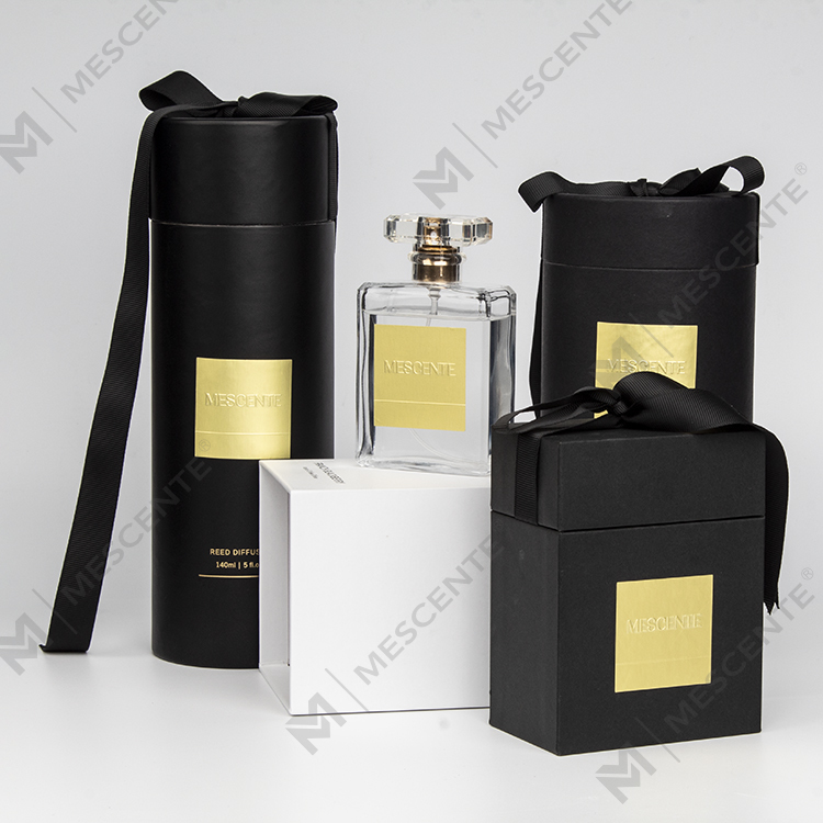مجموعة هدايا معطر جو منزلي خاص من M&Scent مع مجموعة أعواد موزع القصب
