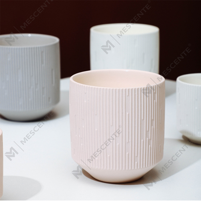 برطمانات شموع فاخرة من السيراميك فارغة مربعة الشكل باللون الأسود غير اللامع مع أغطية خشبية من M&Scent للبيع بالجملة