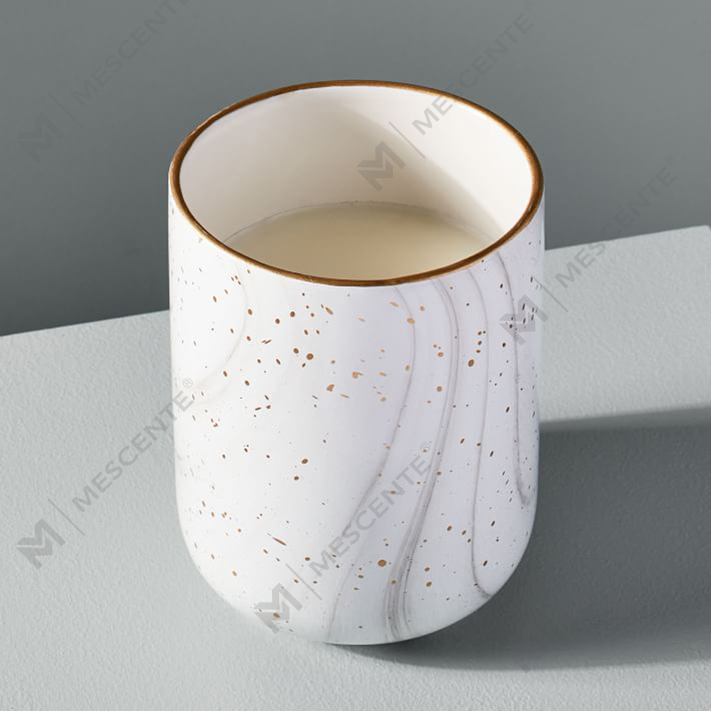 شمعة كهربائية دافئة بالعطر من السيراميك الأبيض من M&Scente للسبا والعلاج بالروائح