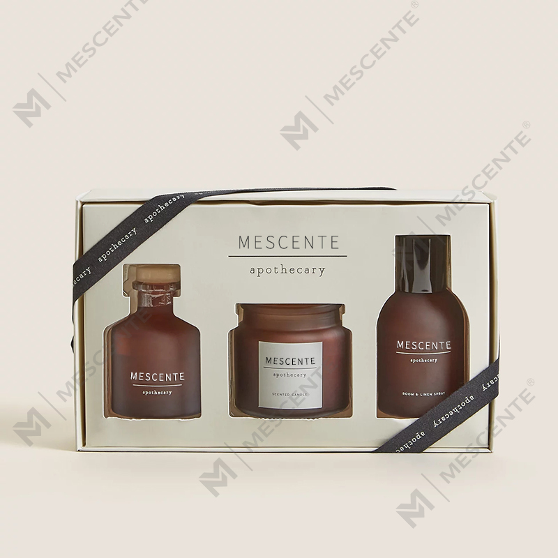 حامل شموع زجاجي شفاف فاخر مخصص بعلامة تجارية خاصة مع شموع شمع الصويا المعطرة مع غطاء