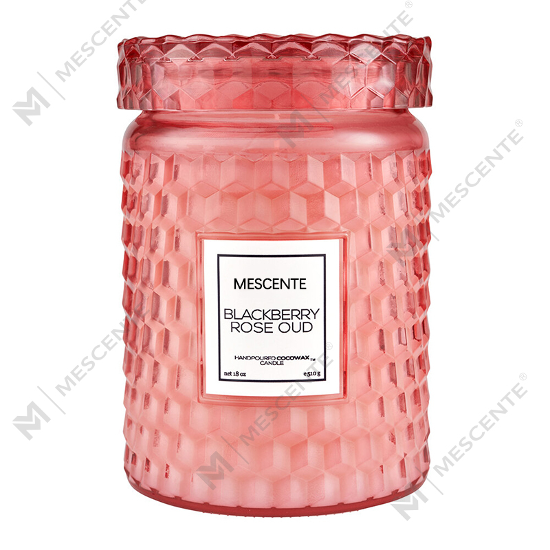 شمعة أيقونة من خشب الورد والتوت الأسود لتزيين عيد الميلاد من M&Scent