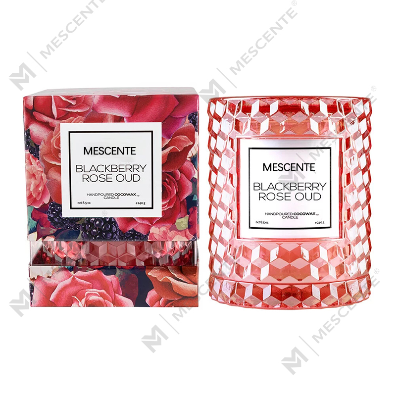 شمعة أيقونة من خشب الورد والتوت الأسود لتزيين عيد الميلاد من M&Scent