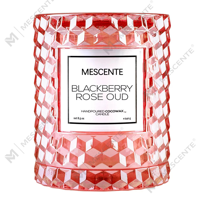 شمعة أيقونة من خشب الورد والتوت الأسود لتزيين عيد الميلاد من M&Scent
