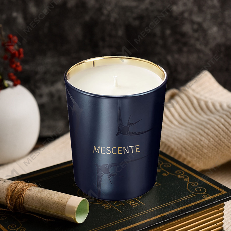 حامل زجاجي فاخر مصنوع يدويًا من M&Scent مع شمعة برائحة الفانيليا مع بلورات