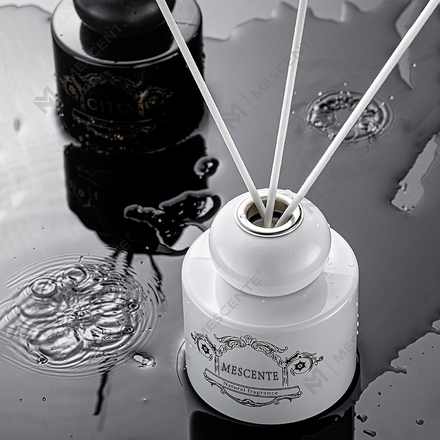 موزع شمعة معطر برائحة الشمعة الفاخرة من M&Scent مع عبوة صندوقية