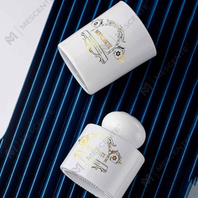 موزع شمعة معطر برائحة الشمعة الفاخرة من M&Scent مع عبوة صندوقية